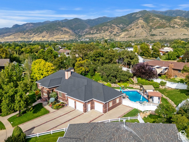 MLS #2109223 - 960 E Par Three Cir