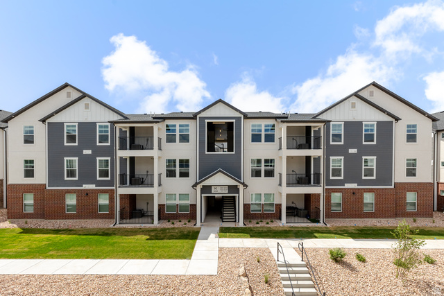 858 N Coulsen Dr #k304
                     MLS #2109328