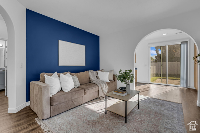 MLS #2109343 - 274 N Foxboro Dr