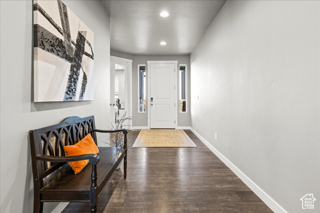Photo 4 for MLS #2109472 at 885 W Montauk Ln