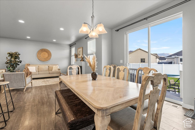 Photo 10 for MLS #2109472 at 885 W Montauk Ln