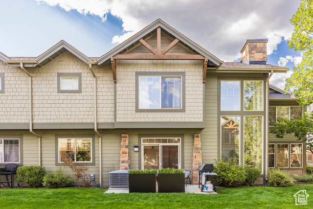 Photo 6 for MLS #2109677 at 6042 N Fox Point Cir #C1