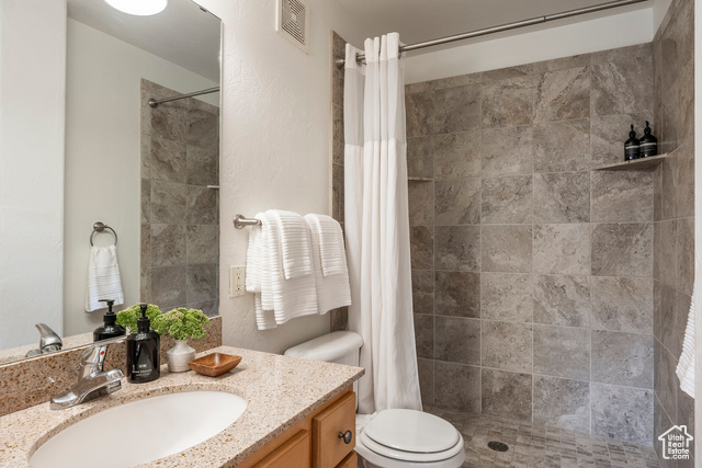 Photo 16 for MLS #2109677 at 6042 N Fox Point Cir #C1