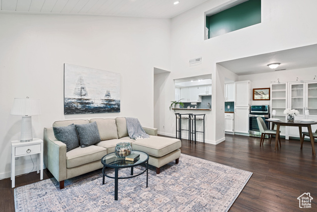 MLS #2109678 - 1482 E Foxboro Dr #2