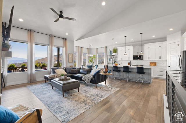 Photo 10 for MLS #2109716 at 14203 S Brook Heights Cir