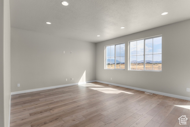 Photo 4 for MLS #2109740 at 541 W Coyote Ridge Rd