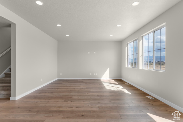 Photo 5 for MLS #2109740 at 541 W Coyote Ridge Rd