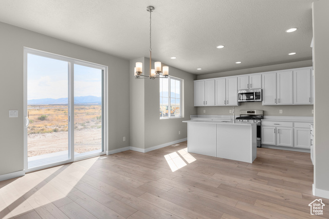 Photo 7 for MLS #2109740 at 541 W Coyote Ridge Rd