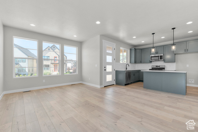 Photo 3 for MLS #2109749 at 1914 N Anderson Loop