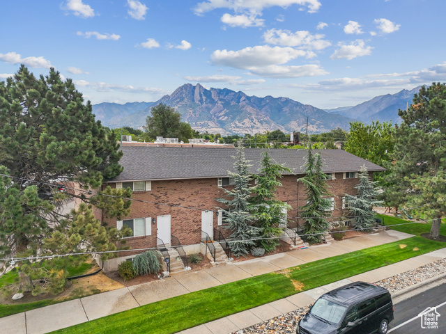 Photo 3 for MLS #2109772 at 869 E Vine St