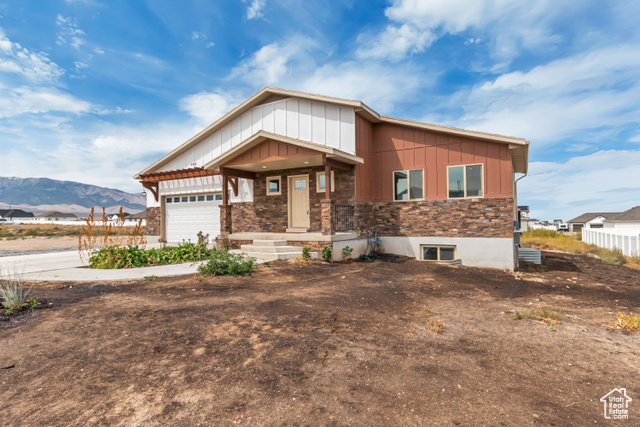 Photo 3 for MLS #2109802 at 408 W Rigdon St