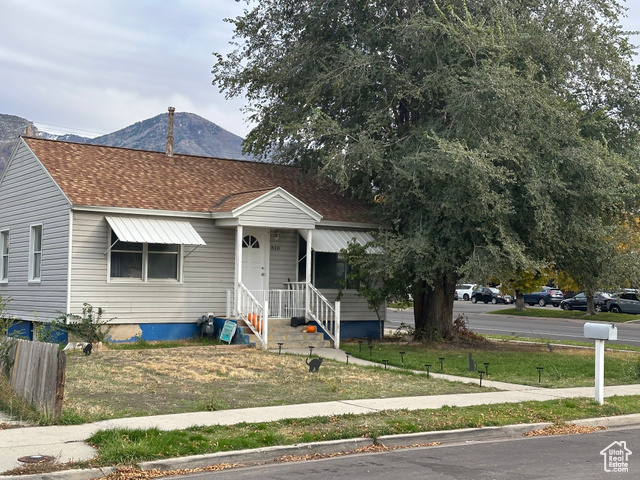 Photo 2 for MLS #2109806 at 810 N 600 West
