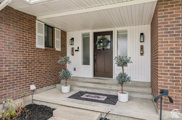 Photo 3 for MLS #2109824 at 6877 Pineview Cir