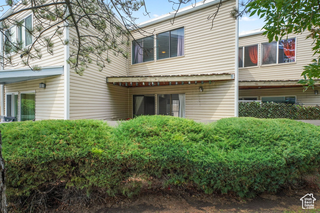 Photo 2 for MLS #2109834 at 5313 S Ben Davis Park