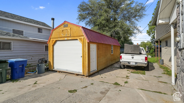 Photo 30 for MLS #2109837 at 2065 Robins Ave