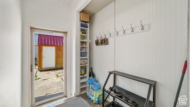 Photo 16 for MLS #2109837 at 2065 Robins Ave