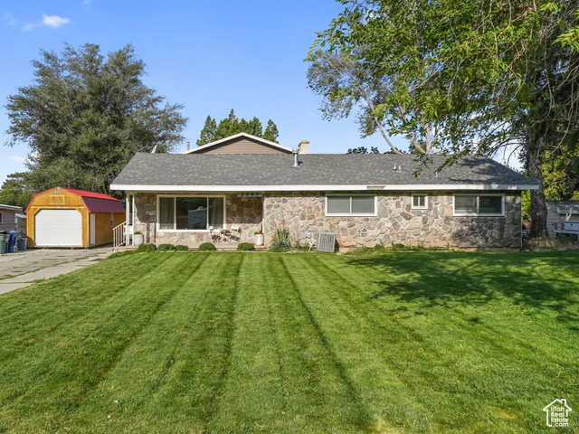 MLS #2109837 - 2065 Robins Ave