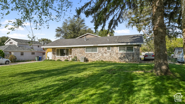Photo 3 for MLS #2109837 at 2065 Robins Ave