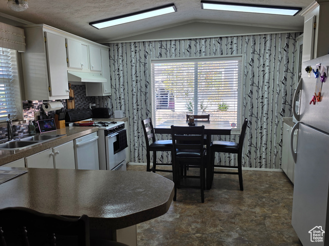 Photo 9 for MLS #2109875 at 296 E Nashue St #112
