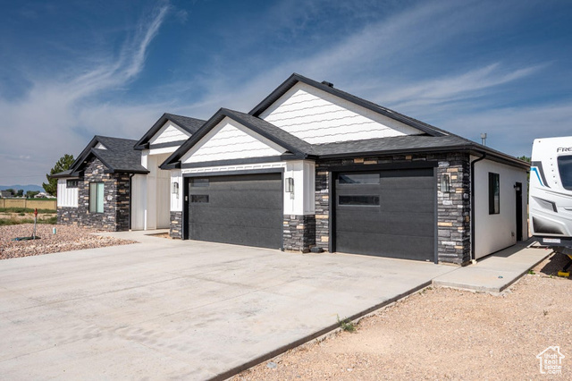 Photo 2 for MLS #2109898 at 3977 N Monarch Dr