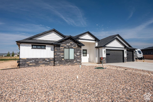 Photo 3 for MLS #2109898 at 3977 N Monarch Dr