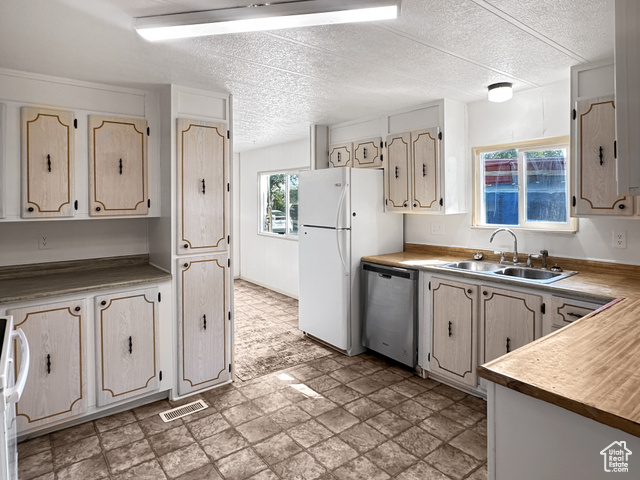 Photo 8 for MLS #2109911 at 685 S Main St