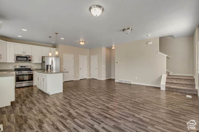 Photo 7 for MLS #2110023 at 5374 W Royal Arches Pl
