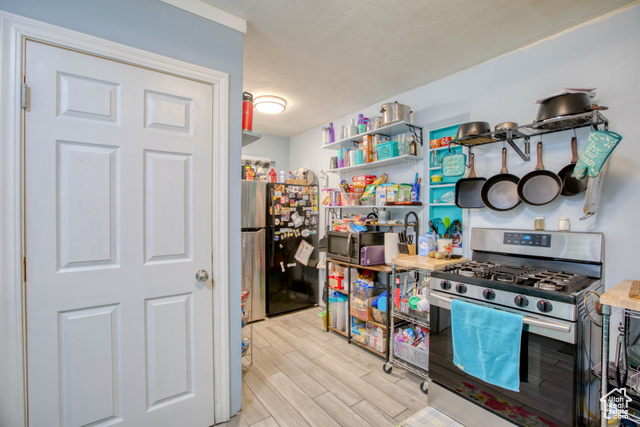 Photo 4 for MLS #2110085 at 3143 Ogden Ave