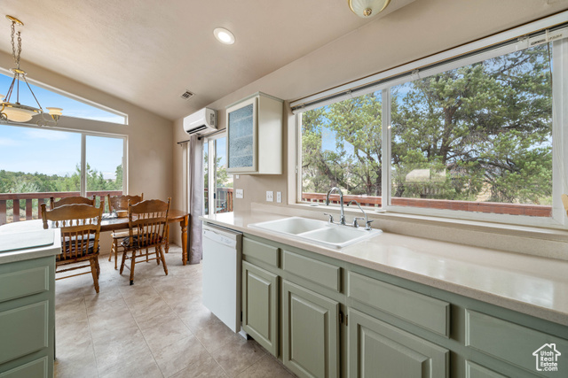 Photo 9 for MLS #2110150 at 635 N Cougar Ln