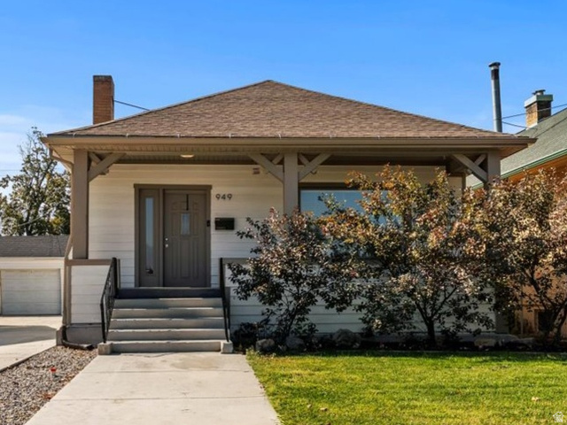 949 E 24th St
                     MLS #2110167