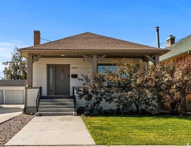 949 E 24th St
                     MLS #2110167