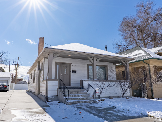 949 E 24th St
                     MLS #2110167