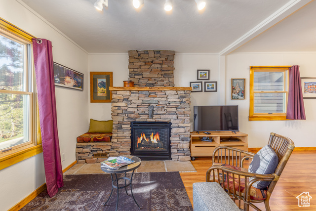Photo 4 for MLS #2110171 at 1150 Empire Ave #33