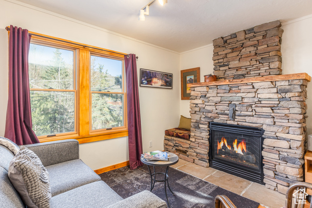Photo 5 for MLS #2110171 at 1150 Empire Ave #33