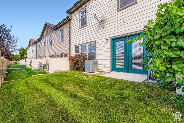773 W Club Oaks Dr