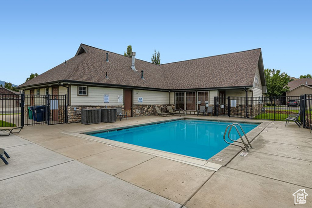 773 W Club Oaks Dr