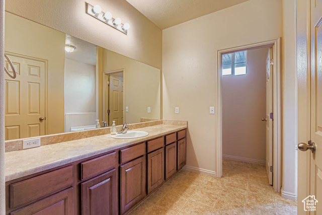 773 W Club Oaks Dr