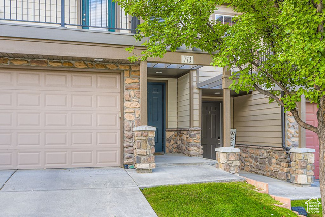 773 W Club Oaks Dr