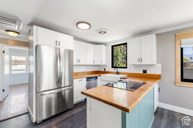 Photo 8 for MLS #2110182 at 4257 S Morris St