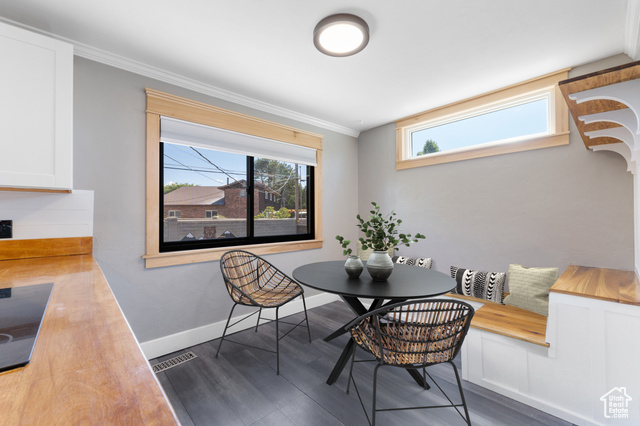 Photo 5 for MLS #2110182 at 4257 S Morris St