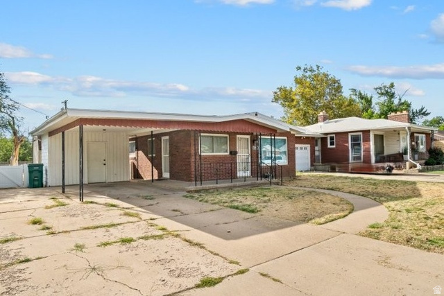 5261 S 2200 W
                     MLS #2110205