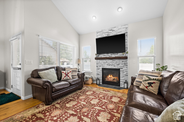Photo 11 for MLS #2110232 at 2534 W Adelaide Dr