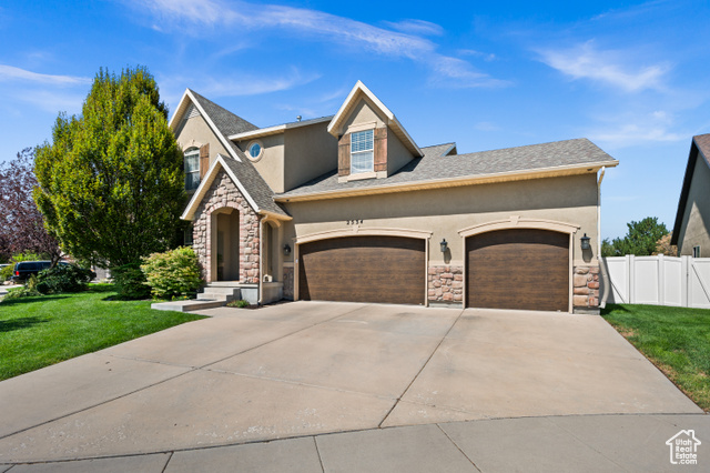 Photo 2 for MLS #2110232 at 2534 W Adelaide Dr