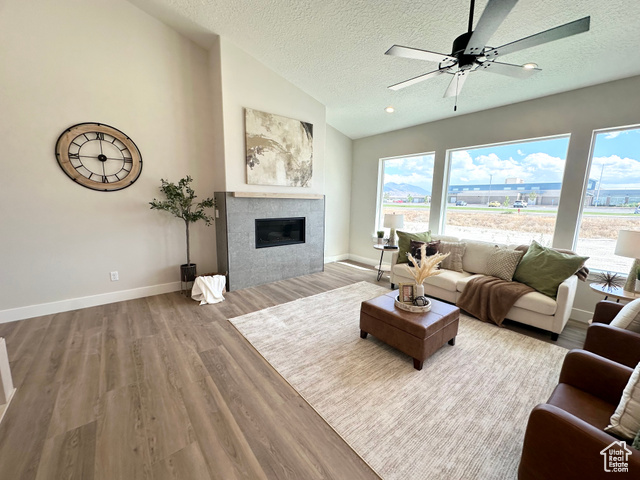 Photo 9 for MLS #2110260 at 634 E Cedar Ct