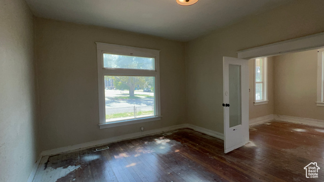 Photo 2 for MLS #2110265 at 902 24th St