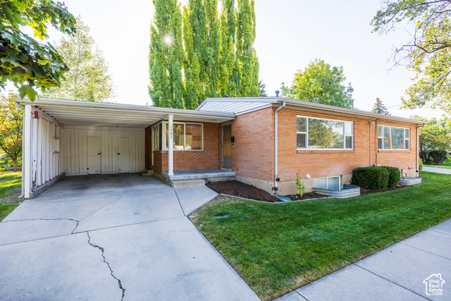 Photo 2 for MLS #2110282 at 1582 E Zenith Ave