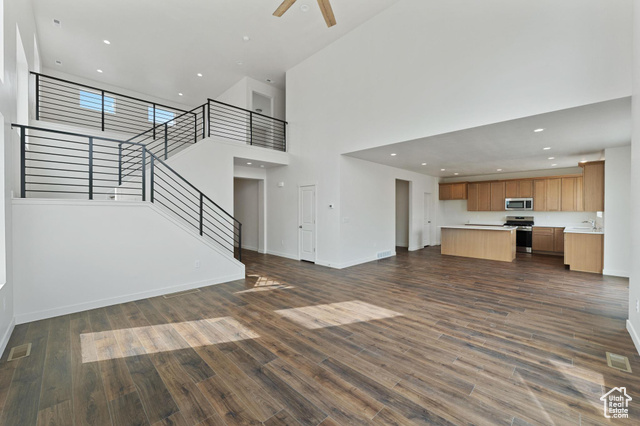 Photo 5 for MLS #2110303 at 6934 W Pointe Cedar Ln #330