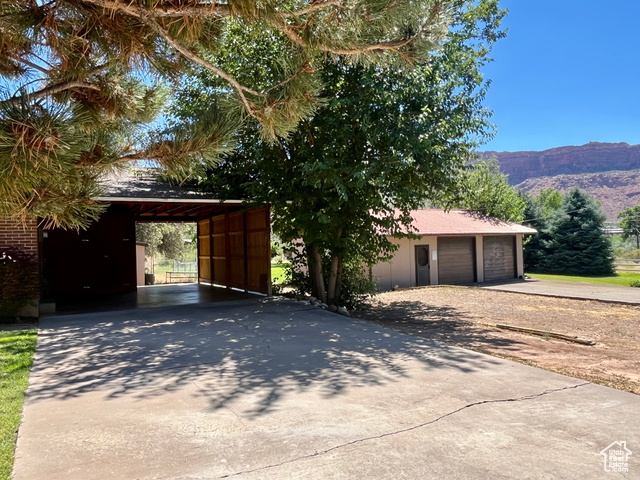 Photo 3 for MLS #2110317 at 2704 E Bench Rd