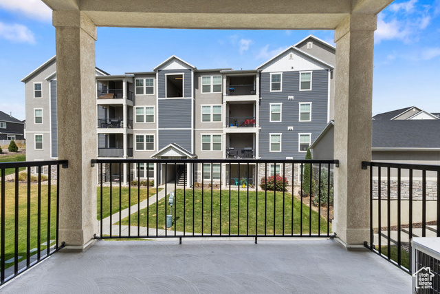 Photo 22 for MLS #2110342 at 1834 W Newcastle Ln #201