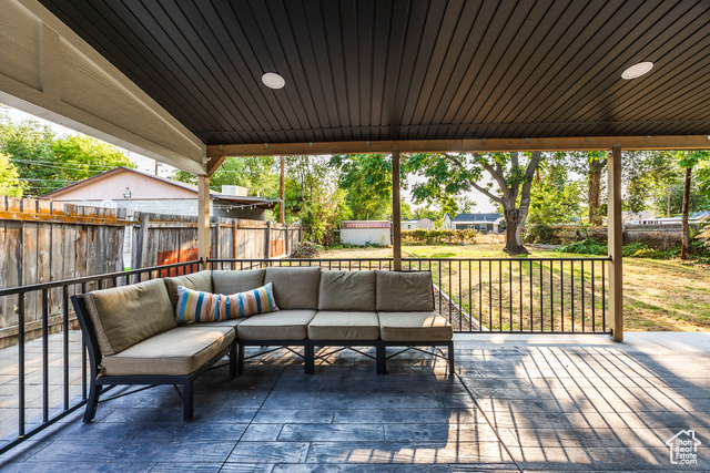 Photo 22 for MLS #2110360 at 1220 S Redwood Dr